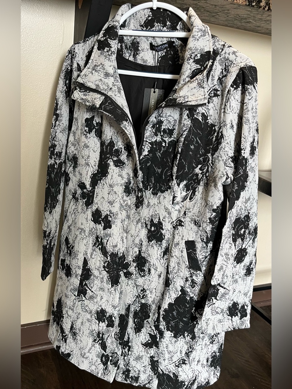 Brand New Black & White Floral Textured Coat Size Medium by Creation est 2011